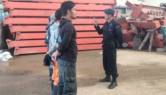 Arahan Kamtibmas Brimob Jabar  Kepada Pekerja KCIC Plered Purwakarta Tentang Penting Menjaga Harkamtibmas 