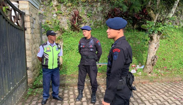 Cegah Gangguan Kamtibmas Brimob Polda Intens Patroli Harkamtibmas Sambangi Perumahan Greenapple