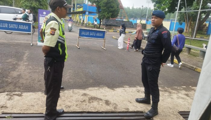 Brimob Jabar Melakukan Patroli Pengecekan Pengamanan di  Wilayah Jatinangor Unpad 