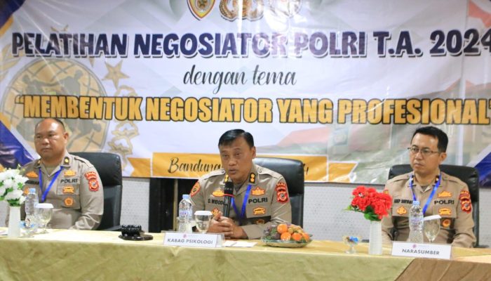 BENTUK NEGOSIATOR YANG PROFESIONAL, TIM PSIKOLOGI BIRO SDM POLDA JABAR ADAKAN PELATIHAN NEGOSIATOR POLRI T.A.2024