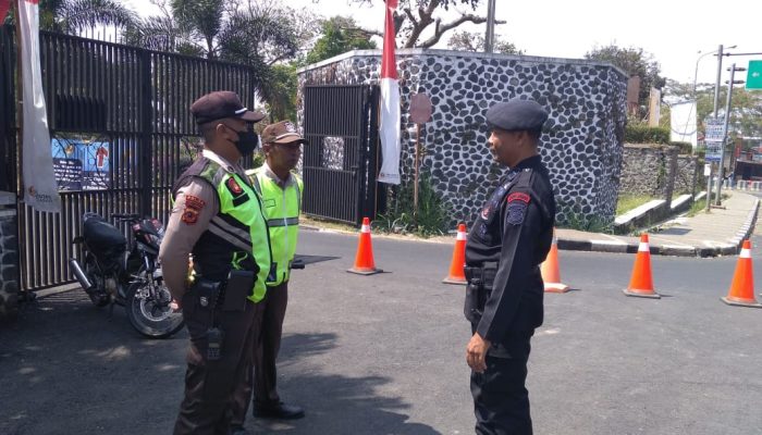 Anggota Brimob Jawa Barat Laksanakan Himbauan Kepada Securty Unpad 