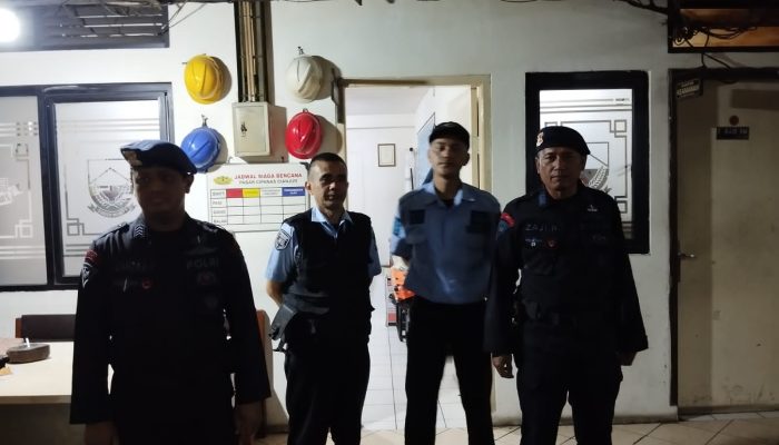 Patroli Pasar Tradisional Brimob Polda Jabar Sampaikan Himbauan Kamtibmas