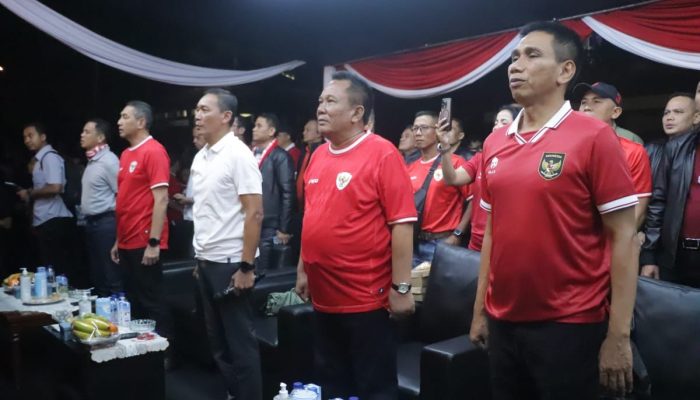 KAPOLDA JABAR, BERSAMA DENGAN PJ GUBERNUR, PANGDAM III SILIWANGI DAN FORKOPIMDA JABAR NONTON BARENG (NOBAR) PERTANDINGAN SEPAKBOLA PIALA ASIA U-23 ANTARA TIMNAS INDONESIA U-23 VS TIMNAS IRAQ U-23