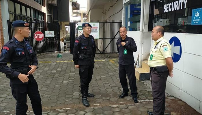 Patroli ke Hotel  Cianjur Anggota Brimob Jabar  Berikan Himbauan Kamtibmas ke Hotel Securty 