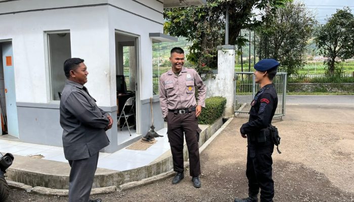 Jaga Kamtibmas,Satuan Brimob Polda Jabar Rutin Laksanakan Patroli Sambang