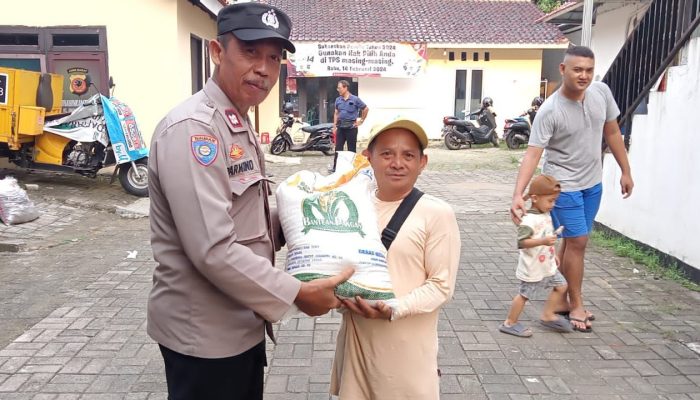 Kabid Humas Polda Jabar : Polisi Monitoring Pendistribusian Bantuan Pangan Berupa Beras
