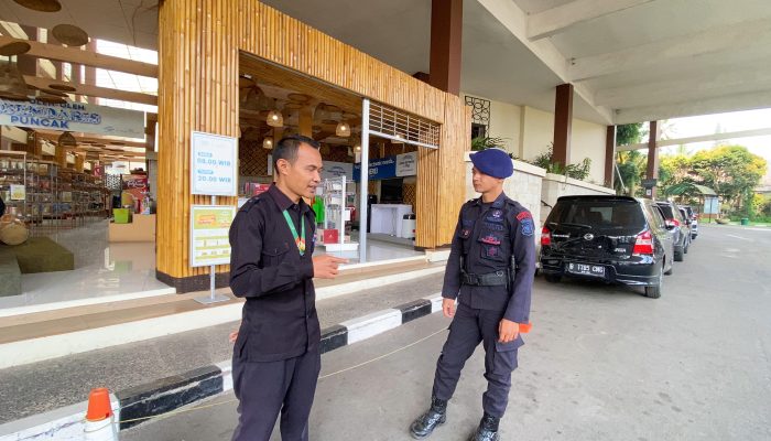 Anggota Brimob Jabar Sambangi Perhotelan di Cipanas  Kab, Cianjur 