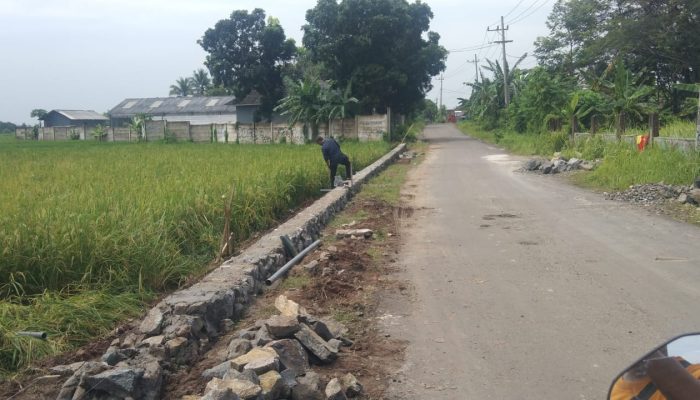 Minimnya Pengawasan Pihak PUPR Provinsi Banten Diduga Proyek Ruas Jalan Cibadak Padasuka Provinsi Banten di Kerjakan Asal Jadi