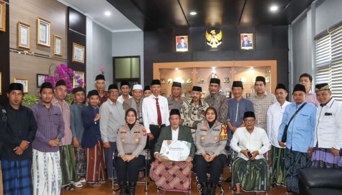 KABID HUMAS POLDA JABAR : POLISI SILATURAHMI BERSAMA FORKOPIMCAM CIWARINGIN