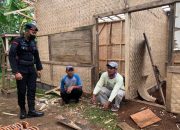 Warga Desa Tangguh Binaan Kompi  1 Tetap Giatkan Siskamling 