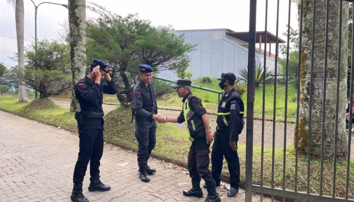 Cegah Gangguan Kamtibmas, Brimob Polda Jabar Intens Patroli Harkamtibmas Sambangi Perumahan Greenapple 