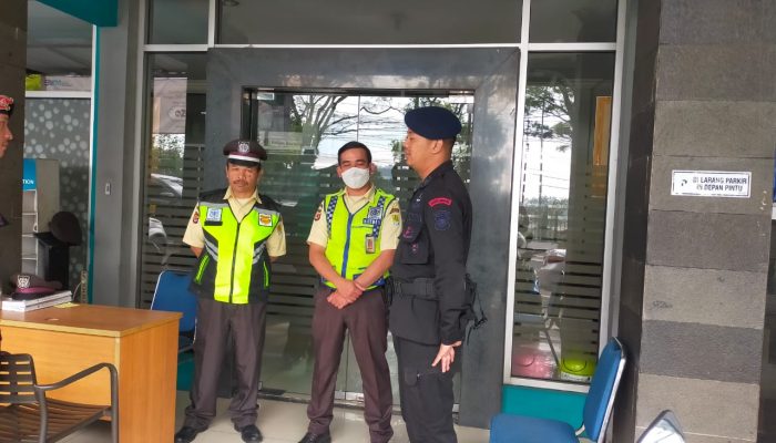 Cek Kondusifitas Obyek Vital, Brimob Polda Jabar Patroli Kantor PLN Cipanas