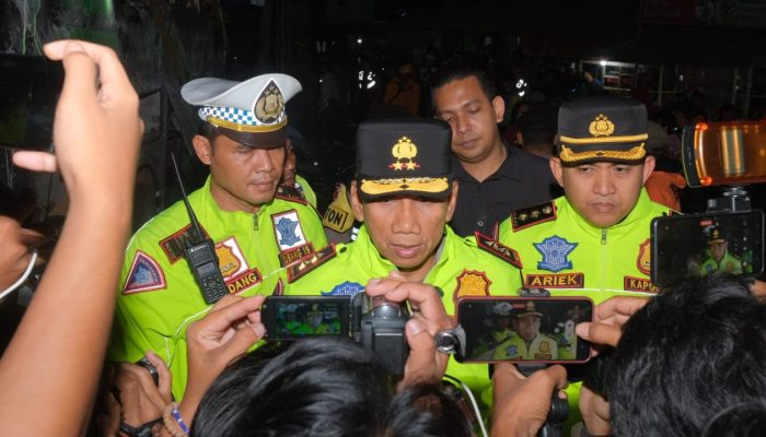 Kapolda Jawa Barat Tinjau Langsung Lokasi Kecelakaan Bus di Jalan Raya Ciater Subang