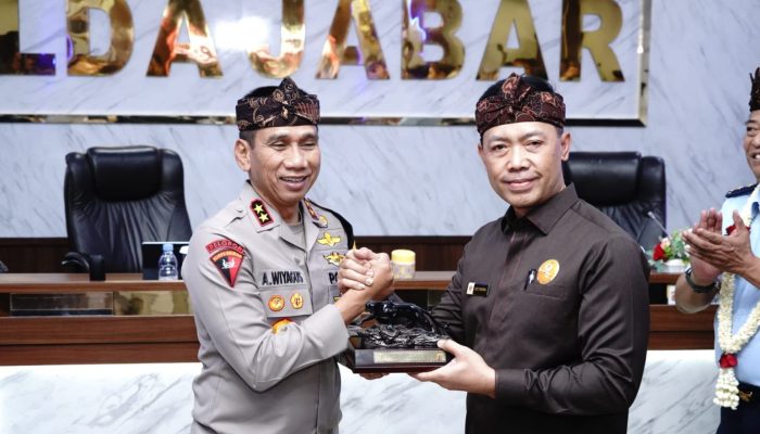 KAPOLDA JABAR MENERIMA KUNJUNGAN KEGIATAN STUDI STRATEGIS DALAM NEGERI (SSDN) DI PROVINSI JABAR OLEH LEMBAGA KETAHANAN NASIONAL (LEMHANAS RI) TA. 2024