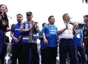 KAPOLDA JABAR, BERSAMA DENGAN FORKOPIMDA JABAR, RAYAKAN PAWAI BERSAMA DENGAN BOBOTOH ATAS KEMENANGAN PERSIB BANDUNG JUARAI BRI LIGA 1 INDONESIA TAHUN 2023-2024