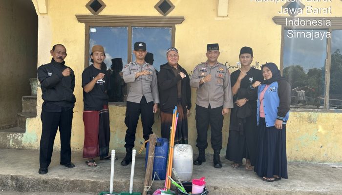 Polsek Pasirwangi Berikan Bantuan Sosial ke Pesantren Al Mubaraq