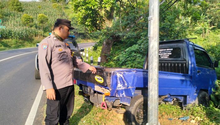 Respon Cepat, Polisi Evakuasi Kendaraan Kecelakaan Tunggal di Jalan Raya Maja-Talaga