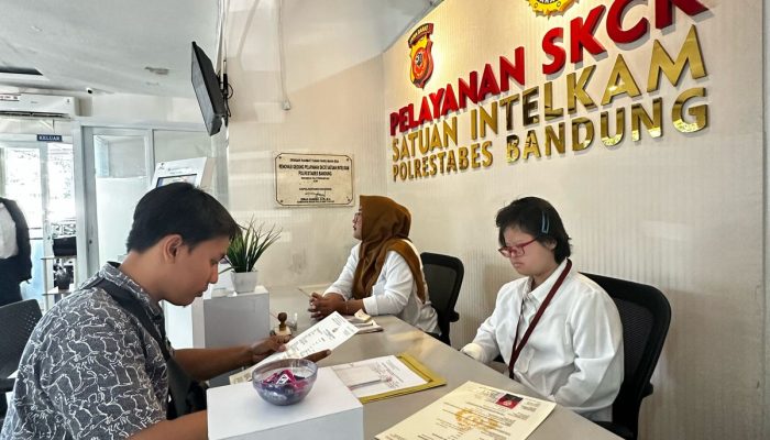 Polrestabes Bandung Bersama Rekan – Rekan Disabilitas Layani Pembuatan SKCK