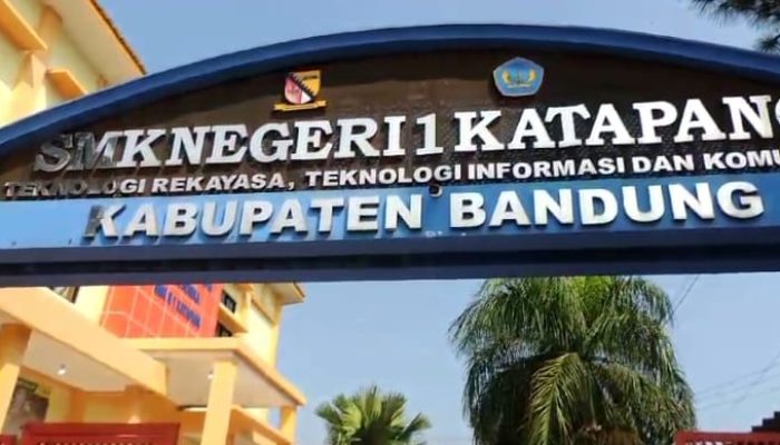 Zonasi Jarak 300 Meter Tidak Diterima, Kades Katapang Gerudug SMKN 1 Katapang Kab. Bandung