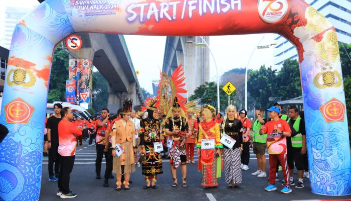 Kapolri Buka Bhayangkara Fun Walk 2024: Bersama Bergerak untuk Persatuan