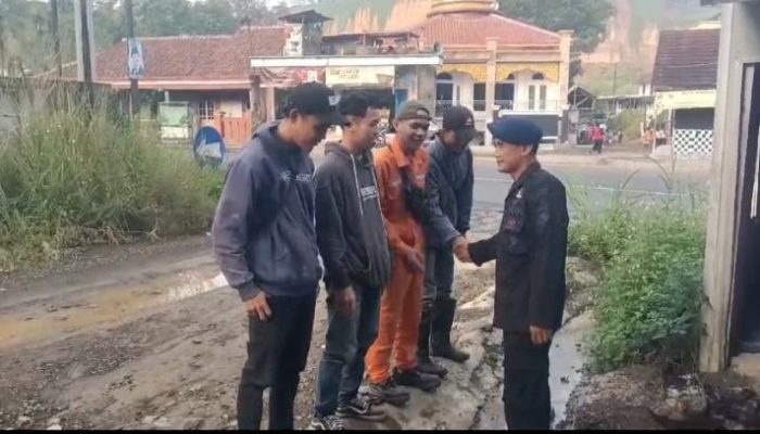 JAGA HARKAMTIMBAS, SAT BRIMOB POLDA JABAR PATROLI SAMBANG KEPADA PEKERJA KCIC PLERED PURWAKARTA