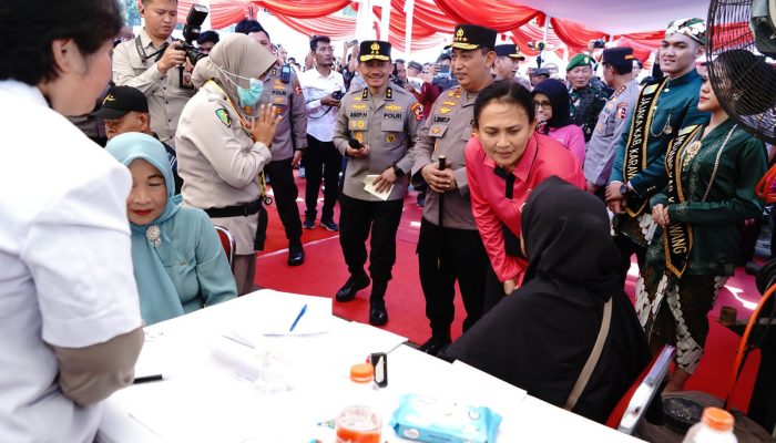 GELAR BAKTIKES, POLRI BERIKAN PELAYANAN PENGOBATAN UMUM, KATARAK DAN BAGIKAN KACAMATA BACA BAGI MASYARAKAT