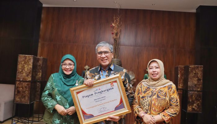 Kota Cimahi Mendapat Penghargaan Penyelenggara Kampung Keluarga Terbaik 