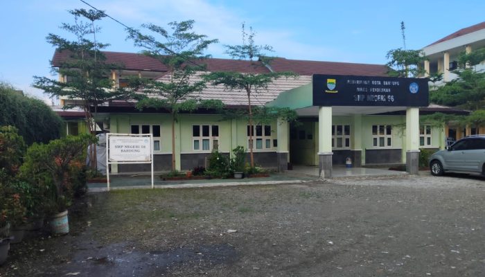 Kepala Sekolah SMPN 56 dan Wakil Kepala Sekolah Kurikulum SMPN 58 Bandung Sukses Menjadi Fasilitator Penyelesaian Permasalahan Penerimaan Siswa Baru SMPN 58
