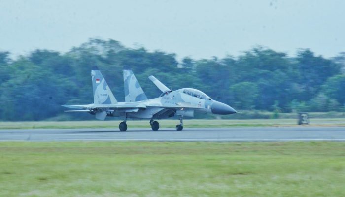 Latihan Sikatan Daya Tahun 2024..Tiga Pesawat Tempur Sukhoi SU 27/30 dari Skadron Udara 11 Lanud Sultan Hasanuddin Tiba di Lanud Iswahjudi