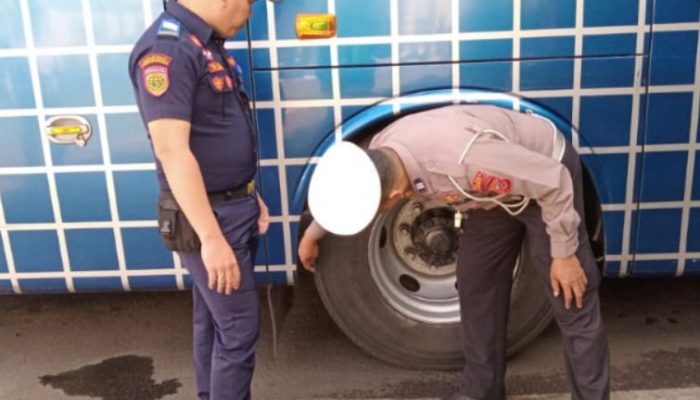 Dalam Upaya Meningkatkan Keselamatan Berlalu Lintas Polisi Check Berkala Kelayakan Kendaraan Transportasi Umum