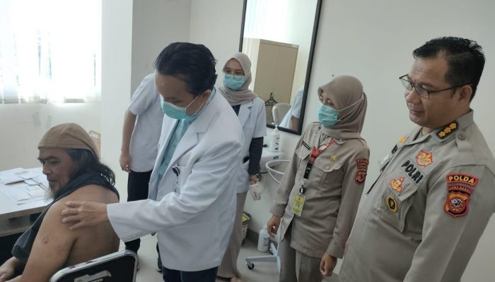 POLDA JABAR BERI BANTUAN KESEHATAN KEPADA WARTAWAN PENDERITA TUMOR, KELUARGA UCAPKAN TERIMA KASIH KE KAPOLDA JABAR