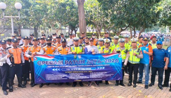 Satuan lalulintas Polres dan Suku Dinas Perhubungan Jakarta Barat : Sosialisasikan Oprasi Patuh Jaya 2024.