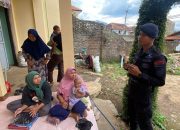 Brimob Jabar Laksanakan Patroli Harkamtibmas di Lingkungan Desa Cikeruh Jatinangor