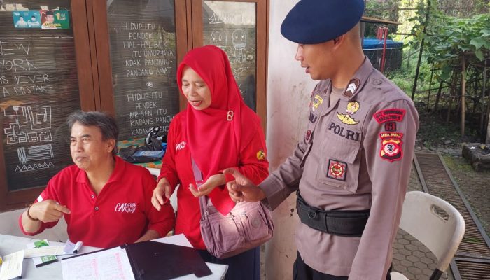 Anggota Brimob Jabar Sambangi Car free Day di Cipanas Kab Cianjur