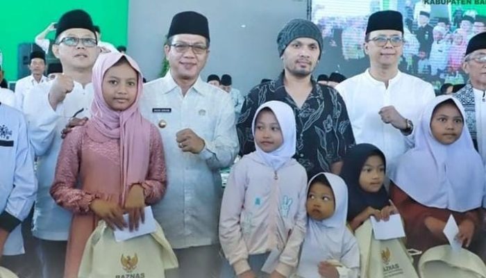 Peduli Anak Yatim, Bupati Bandung Dapat Anugerah Abul Yatama dari Baznas