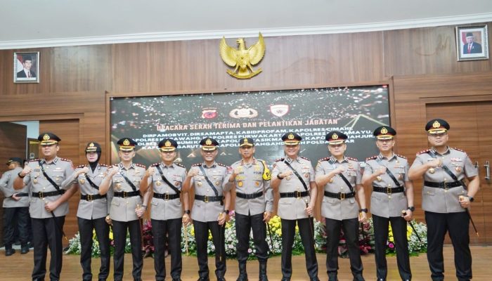 Kapolda Jabar Pimpin Sertijab Pejabat Utama dan Kapolres Polda Jabar