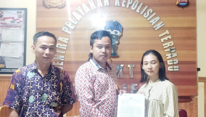 King Naga Dampingi Pelaporan Korban Penganiayaan Kepolres Lebak