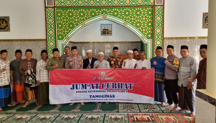 Jum’at Curhat Kapolsek Leuwigoong Himbau Warga Dungusiku Untuk Jaga Keamanan Dan Kebersihan