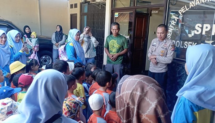 Polsek Pameungpeuk Berikan Edukasi Lalu Lintas