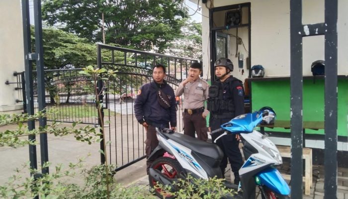 SAT BRIMOB POLDA JABAR SAMBANGI SOR CIATEUL, INGATKAN PERSONEL SECURITY SELALU PEKA DAN RESPONSIF