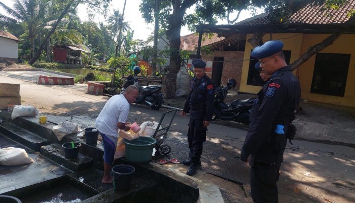 SAT BRIMOB POLDA JABAR CEGAH AKSI KRIMINALITAS GENG MOTOR DENGAN PATROLI HARKAMTIBMAS