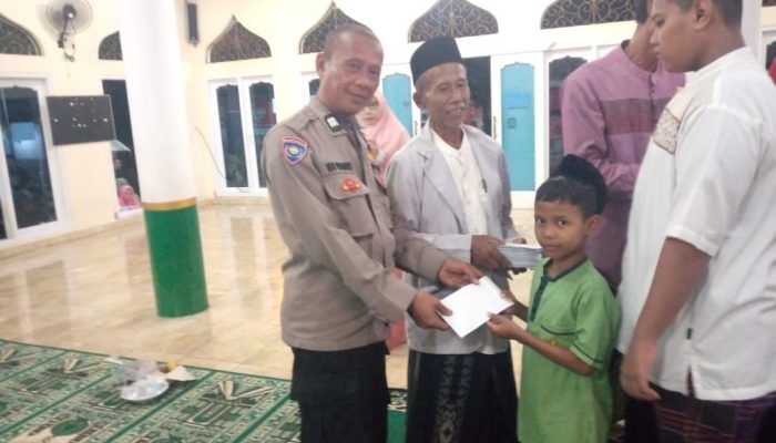 Suasana Haru Menyelimuti Balumbang Jaya, Bhabinkantibmas Turut Hadir Mengamankan Kegiatan Pemberian Santunan Anak Yatim