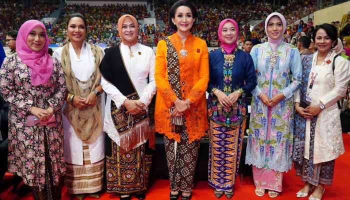 Ketua Umum Dharma Pertiwi Hadiri Hari Kebaya Nasional 2024