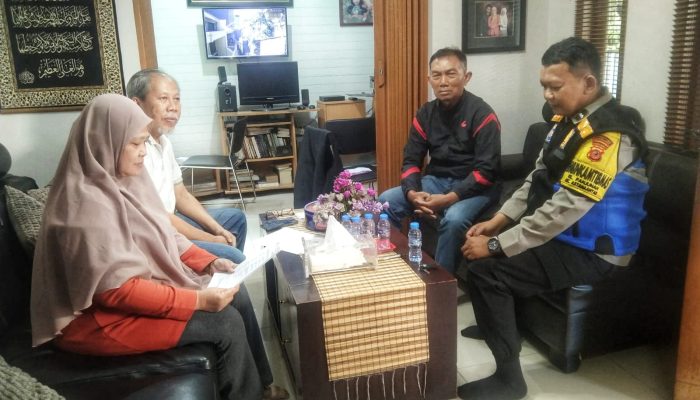 Monitoring Situasi Kamtibmas Di Wilayah Binaan, Bhabinkamtibmas Polsek Astanaanyar Laksanakan Sambang DDS