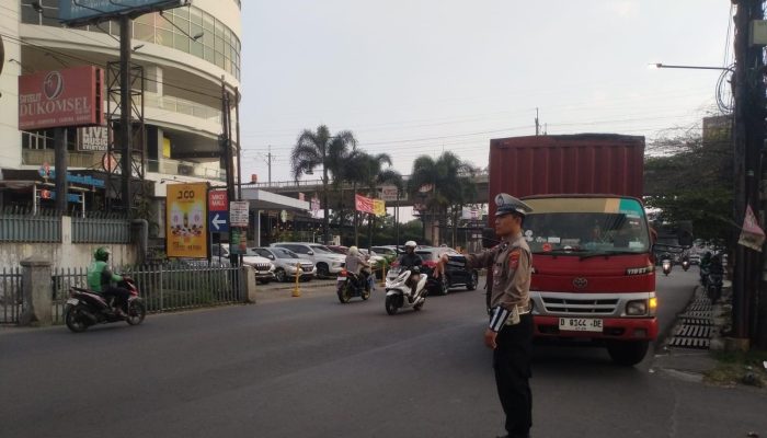 Antisipasi Kemacetan Sore hari,Personel Polsek Babakan Ciparay Gelar Pengaturan Lalulintas