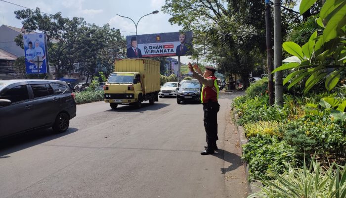 Unit Samapta Polsek Lengkong Gelar Pengaturan Lalu lintas, Bentuk Pelayanan Kepada Masyarakat siang hari