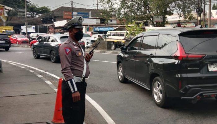 Wujudkan Keamanan, Ketertiban Dan Kelancaran Arus Lalulintas Sore, Polsek Astanaanyar Gelar Kegiatan Penjagaan dan Pengaturan Lalulintas