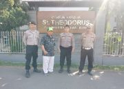 Anggota Piket Samapta Bersama Perwira Pengawas Polsek Sukajadi Laksanakan Pengamanan Giat Di Gereja
