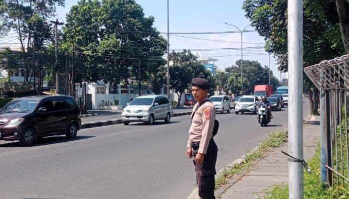 Cegah Terjadinya Tindak Kejahatan Jalanan, Unit Samapta Polsek Bandung Kidul Melaksanakan Strong Point di Jalan Soekarno Hatta