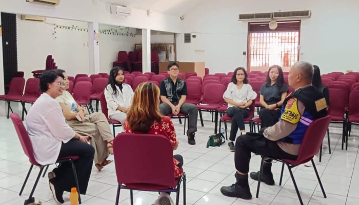 Bhabinkamtibmas Polsek Astanaanyar Selenggarakan Kegiatan Minggu Kasih Di Gereja GBI Imanuel Bandung